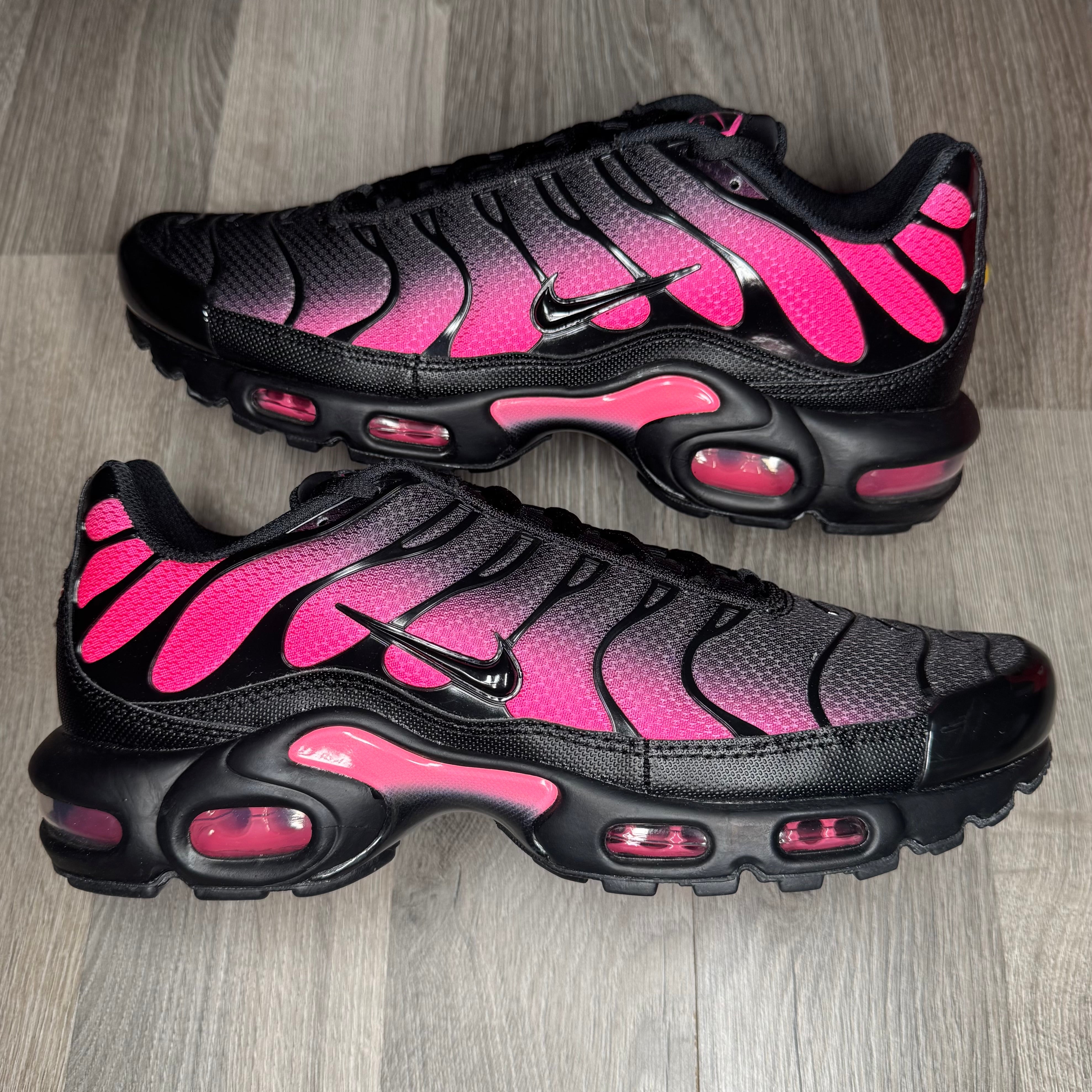 Nike Air Max Plus Black Hyper Pink