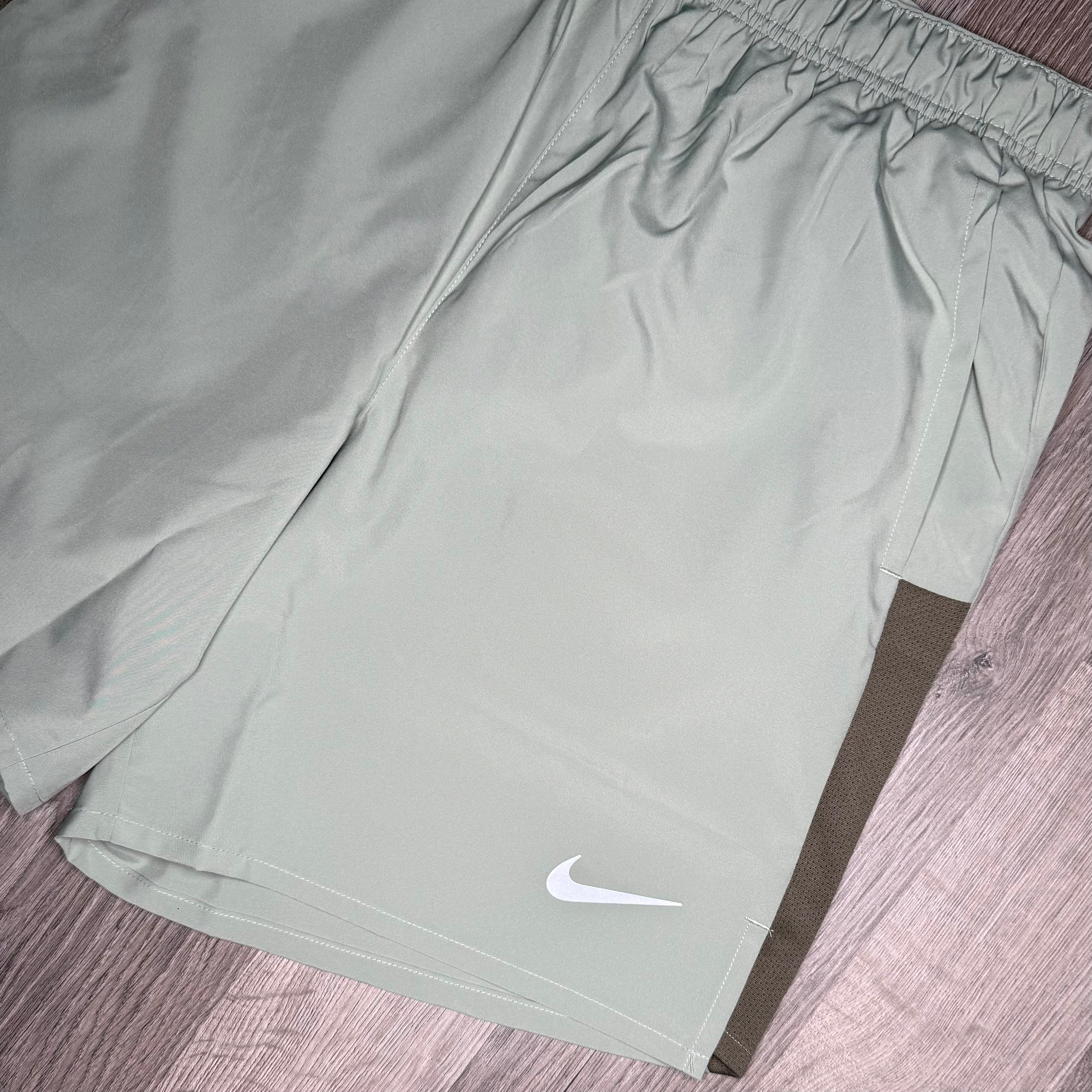 Nike Challenger Shorts Khaki