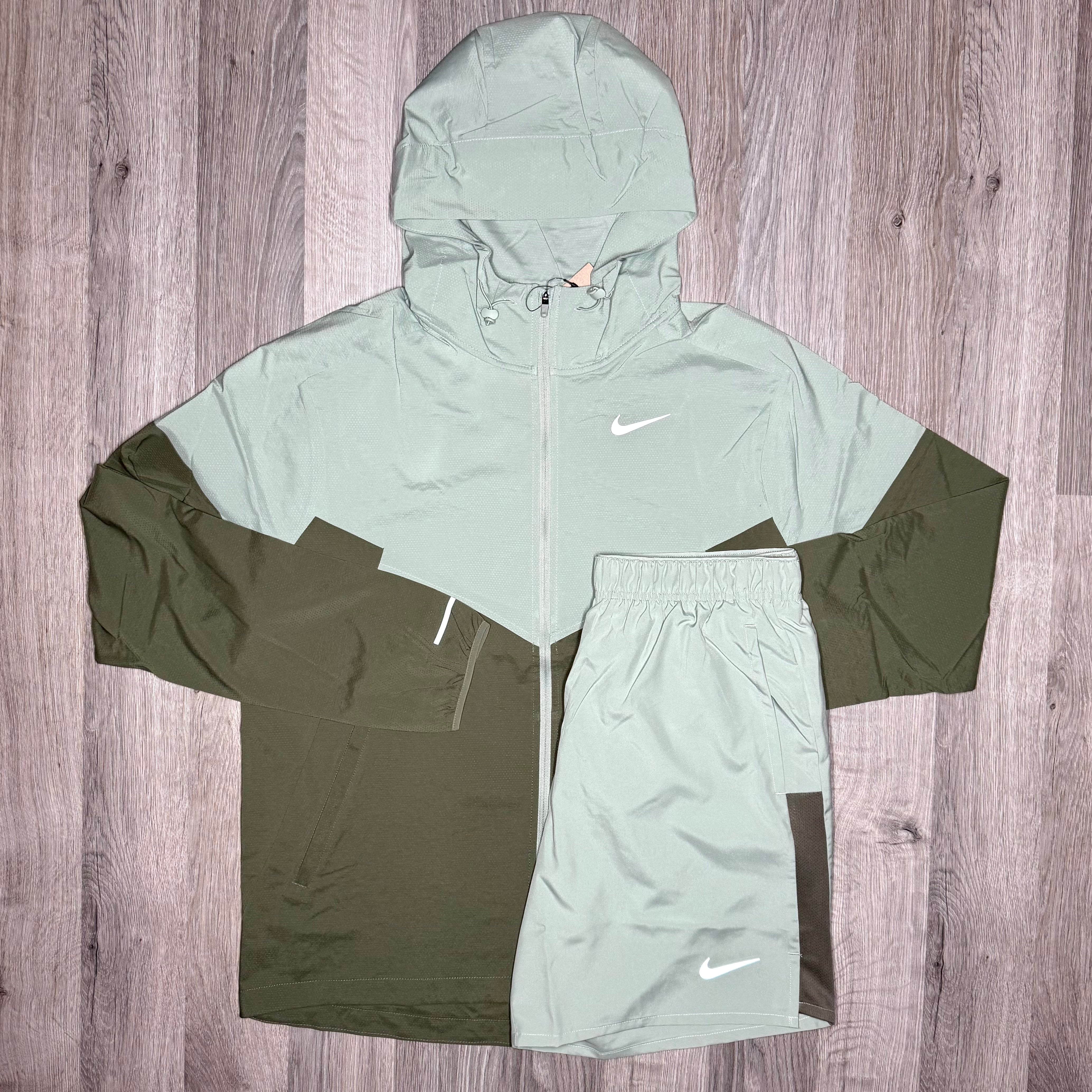 Nike Windrunner & Challenger set - Jacket & Shorts - Khaki